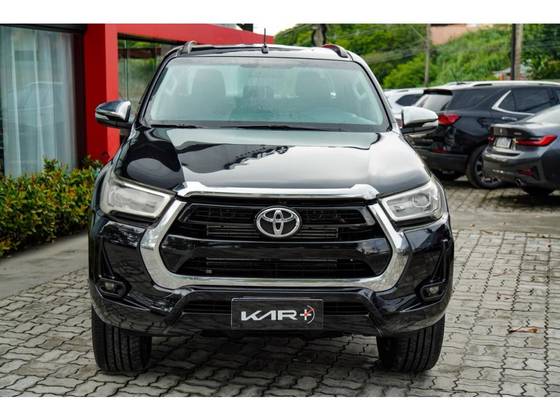 TOYOTA HILUX 2.8 SR 4X4 CD 16V DIESEL 4P AUTOMÁTICO TOYOTA HILUX 2.8 SR 4X4 CD 16V DIESEL 4P AUTOMÁTICO